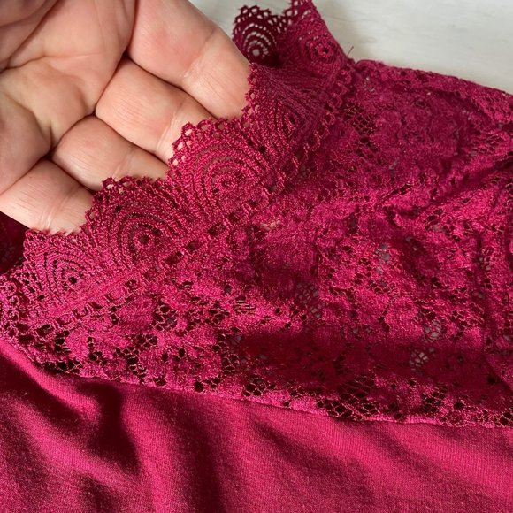 Burgundy Top V-Neck Lace Neck and S Cap Sleeves Sm - Picture 4 of 6